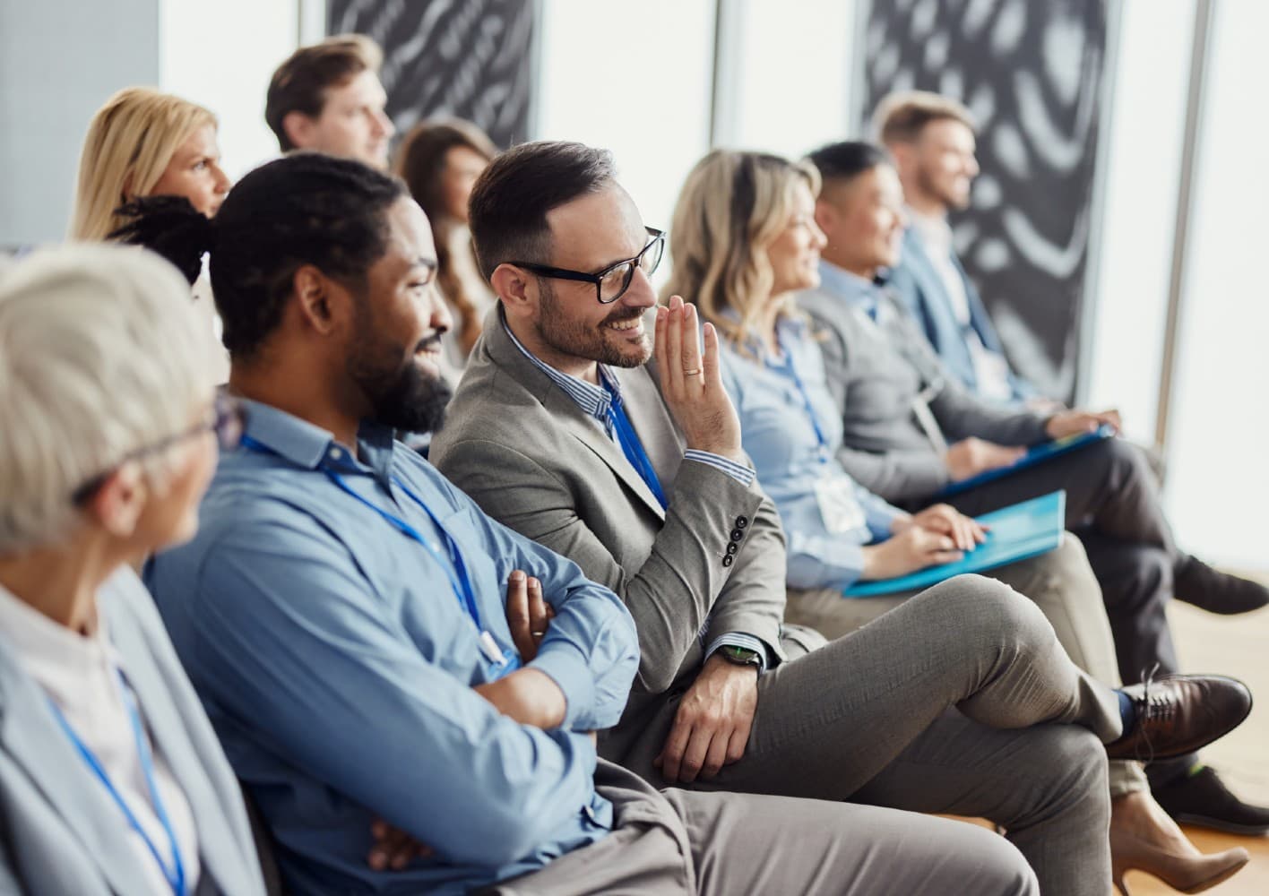 men-in-team-meeting